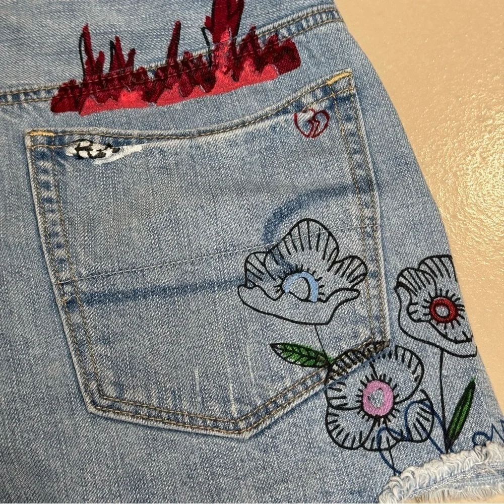 Vintage American Eagle graffiti shorts High waist light wash Women’s Size 12